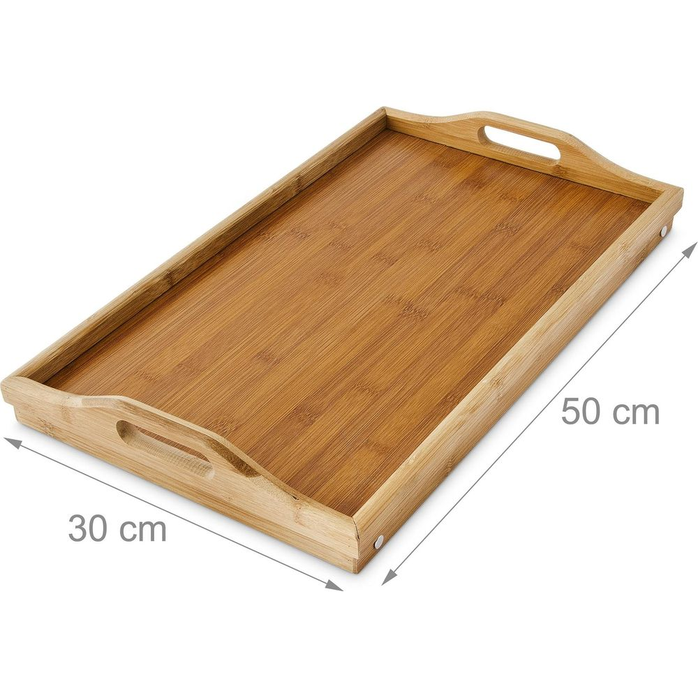 Rechteckiges Holztablett mit Griffen, Maße 50 cm mal 30 cm, auf weißem Hintergrund.