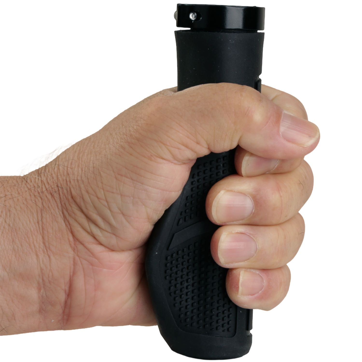 Eine Hand greift vor weißem Hintergrund nach einem schwarzen, strukturierten Lenkergriff.