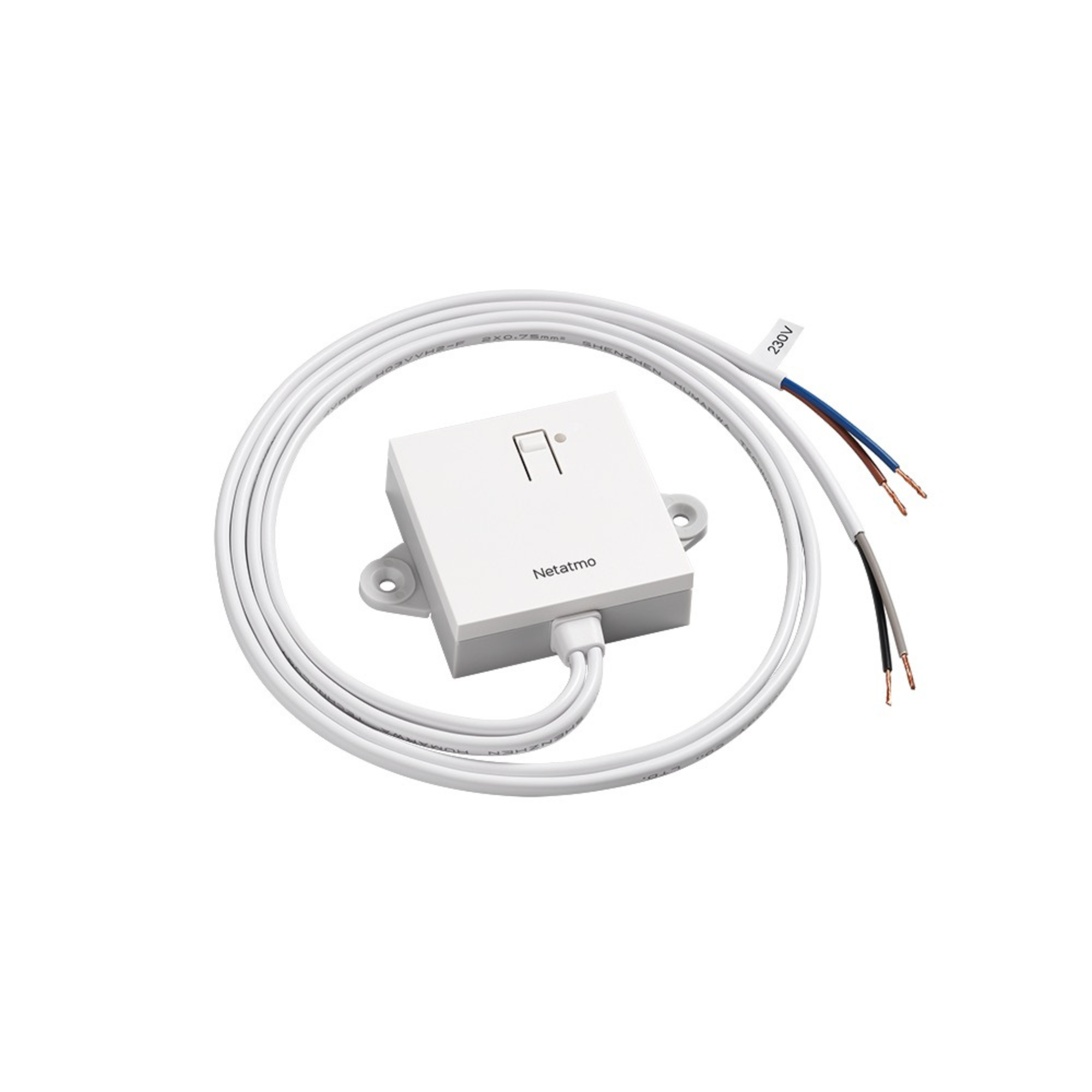 Relais Netatmo blanc avec câbles et fils dénudés sur fond blanc.