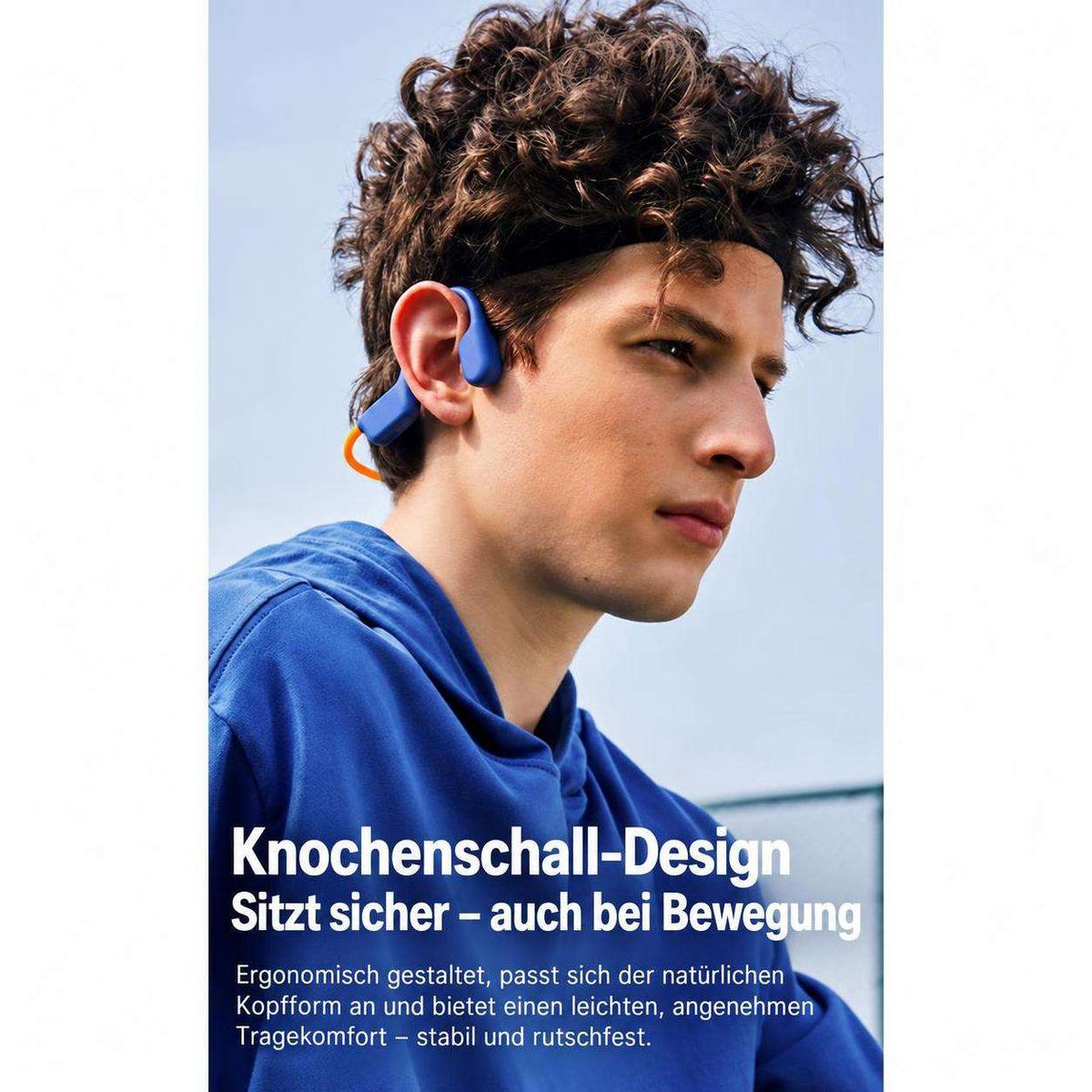 Ein Mann mit blauem Hoodie trägt blaue Knochenschall-Kopfhörer. Text auf dem Bild.
