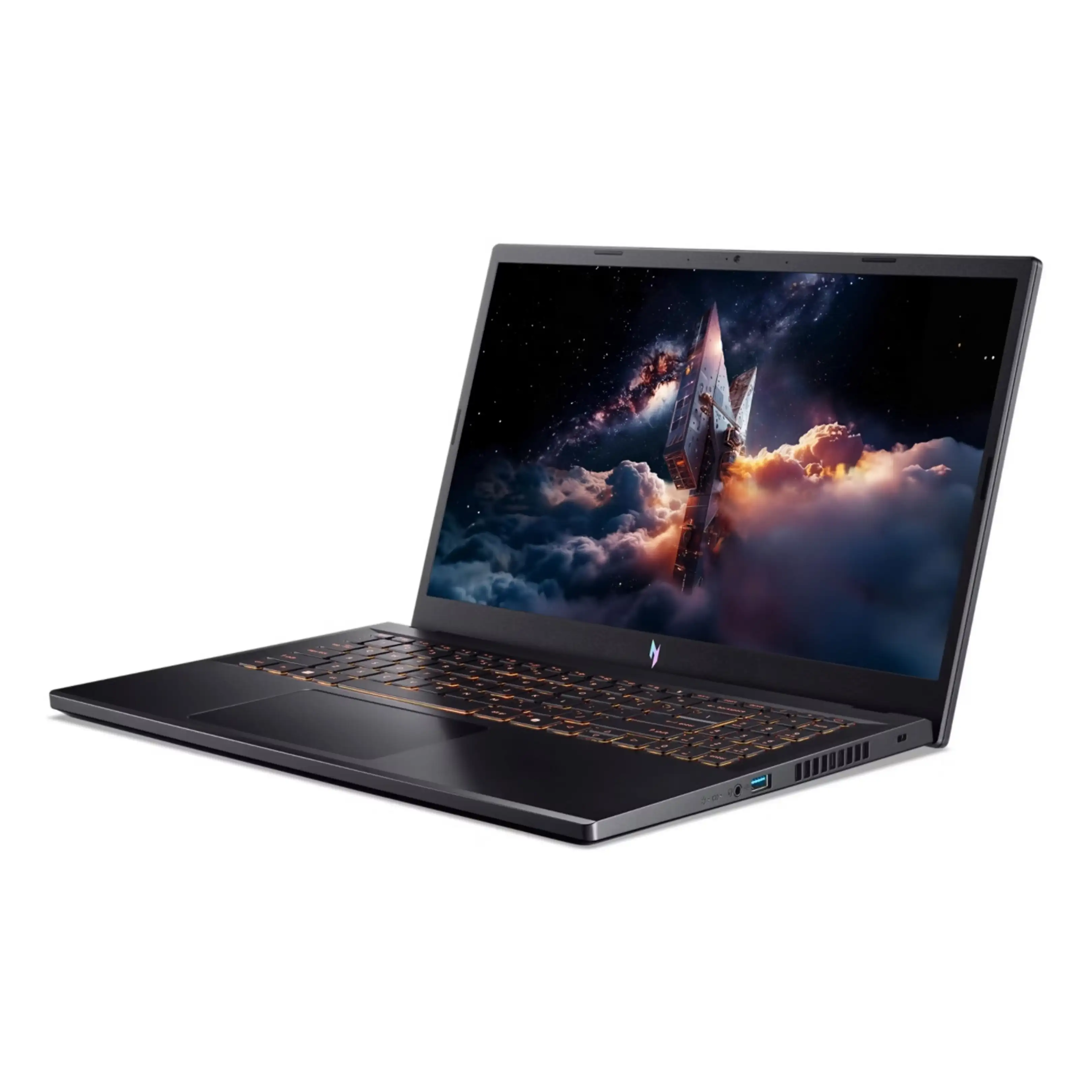 Un laptop da gioco nero con tastiera retroilluminata arancione e schermo a tema spaziale su sfondo bianco.