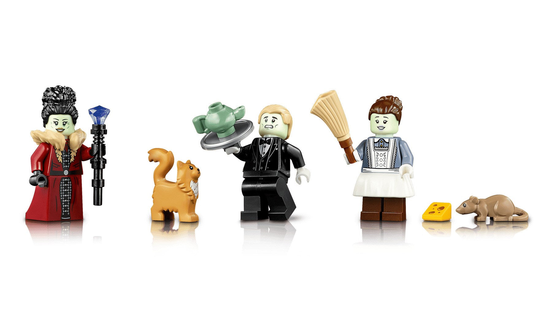 Minifigurki Lego przedstawiające mieszkańców zamku, lokaja, służącą, kota, mysz i kawałki sera na białym tle.