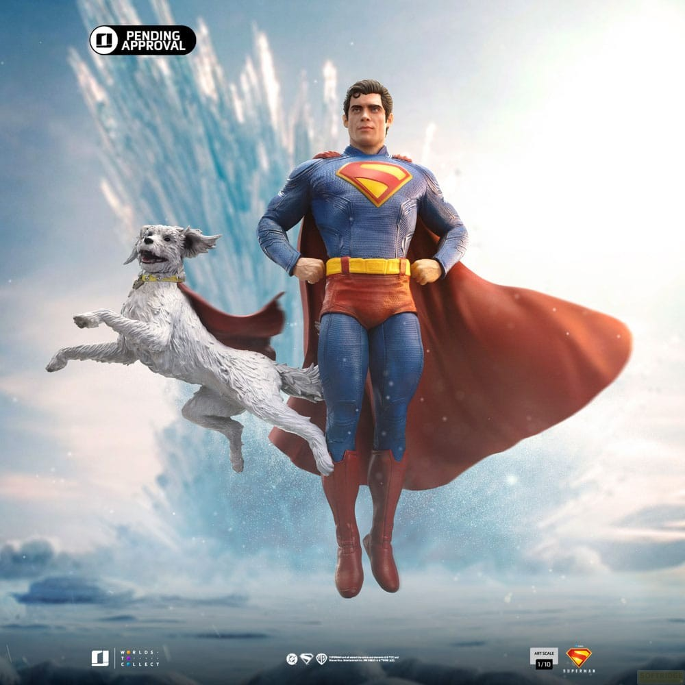 Superman e il suo cane bianco Krypto volano in una regione ghiacciata con emblema luminoso.