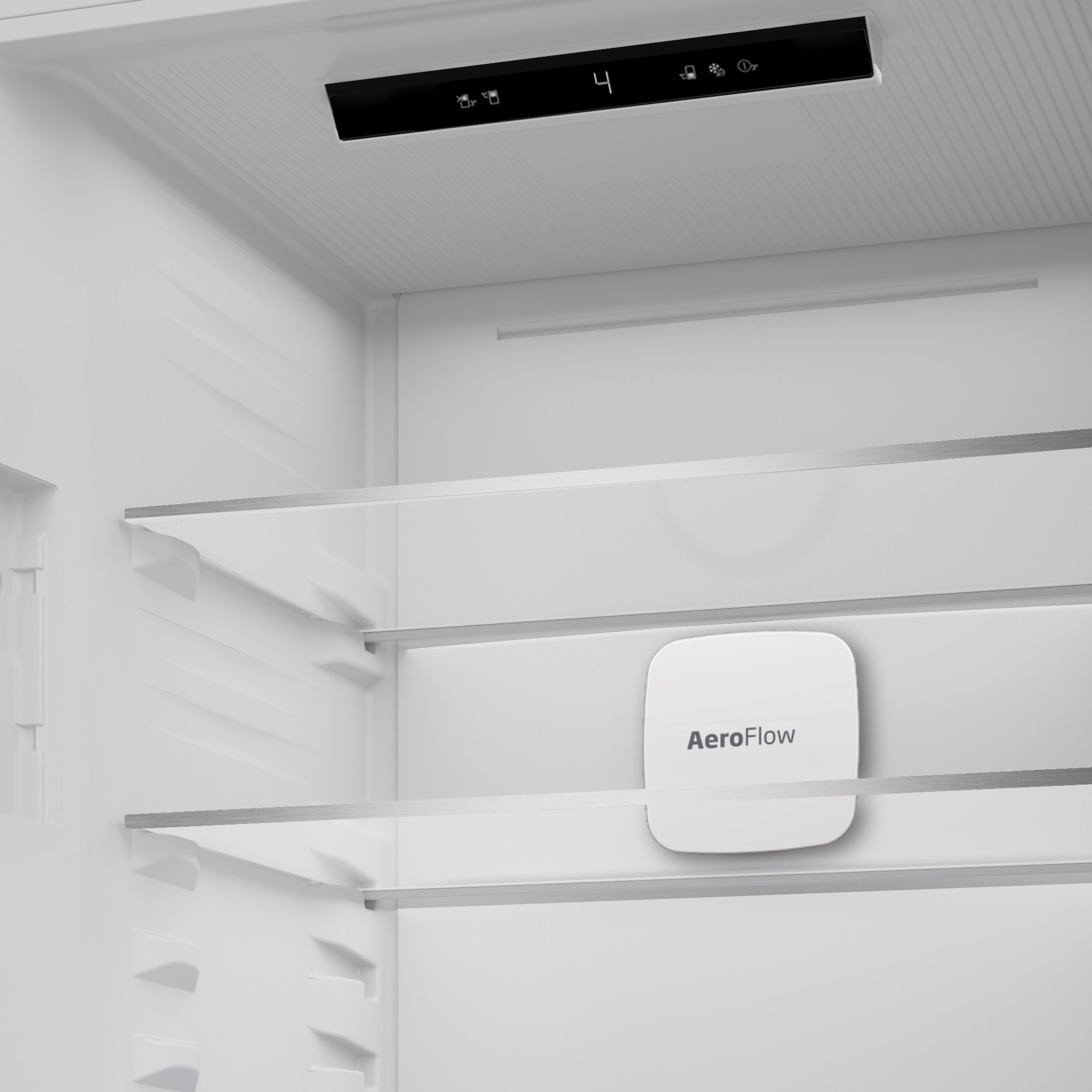 Interior de un refrigerador blanco con estantes de vidrio y un módulo AeroFlow.