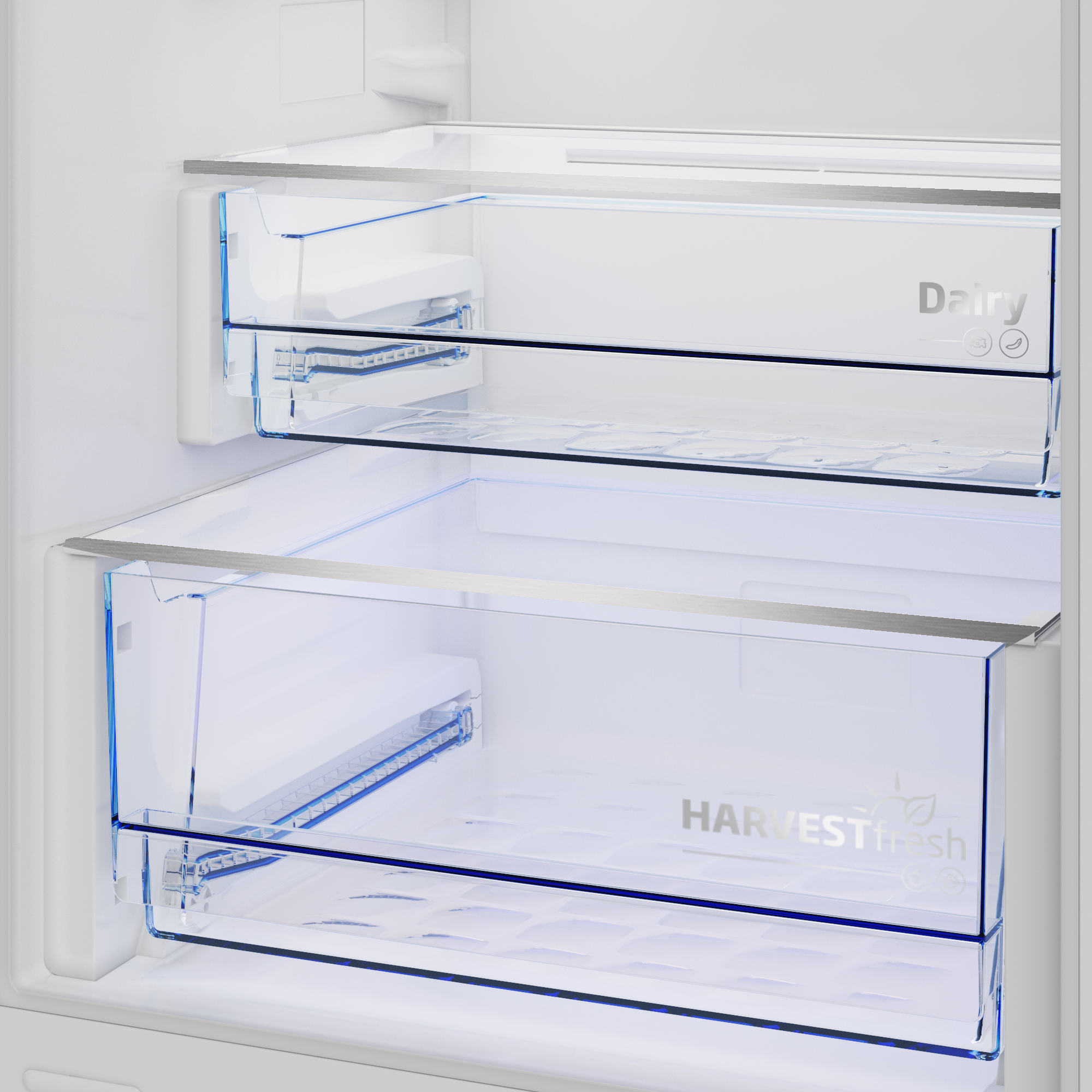 El interior de un frigorífico blanco con cajones transparentes para lácteos y verduras, etiquetado como HarvestFresh.
