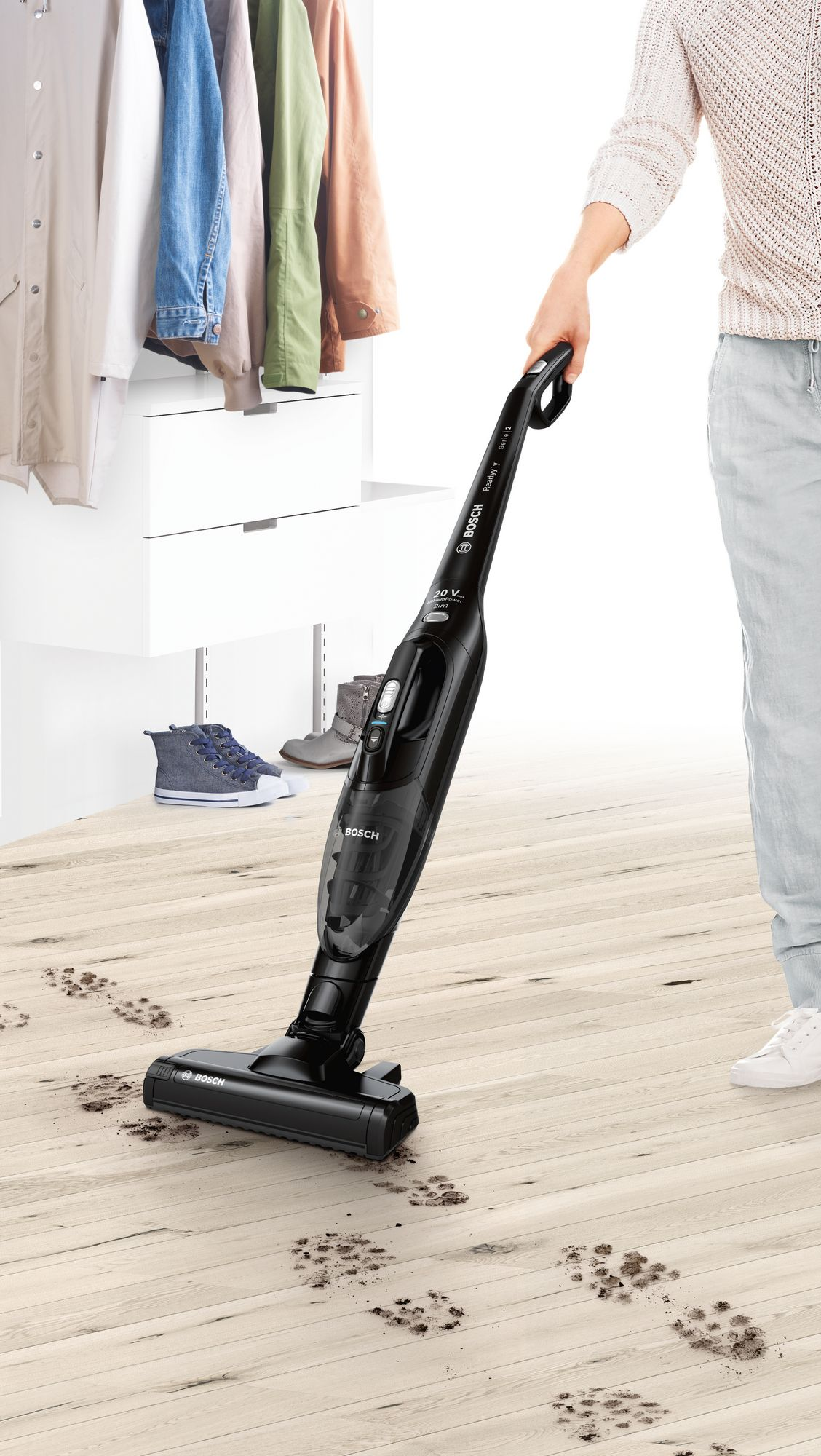 Aspirador escoba - BOSCH BCHF220B, 20 V, Depósito 0,4 l, Autonomía 44 min, Negro