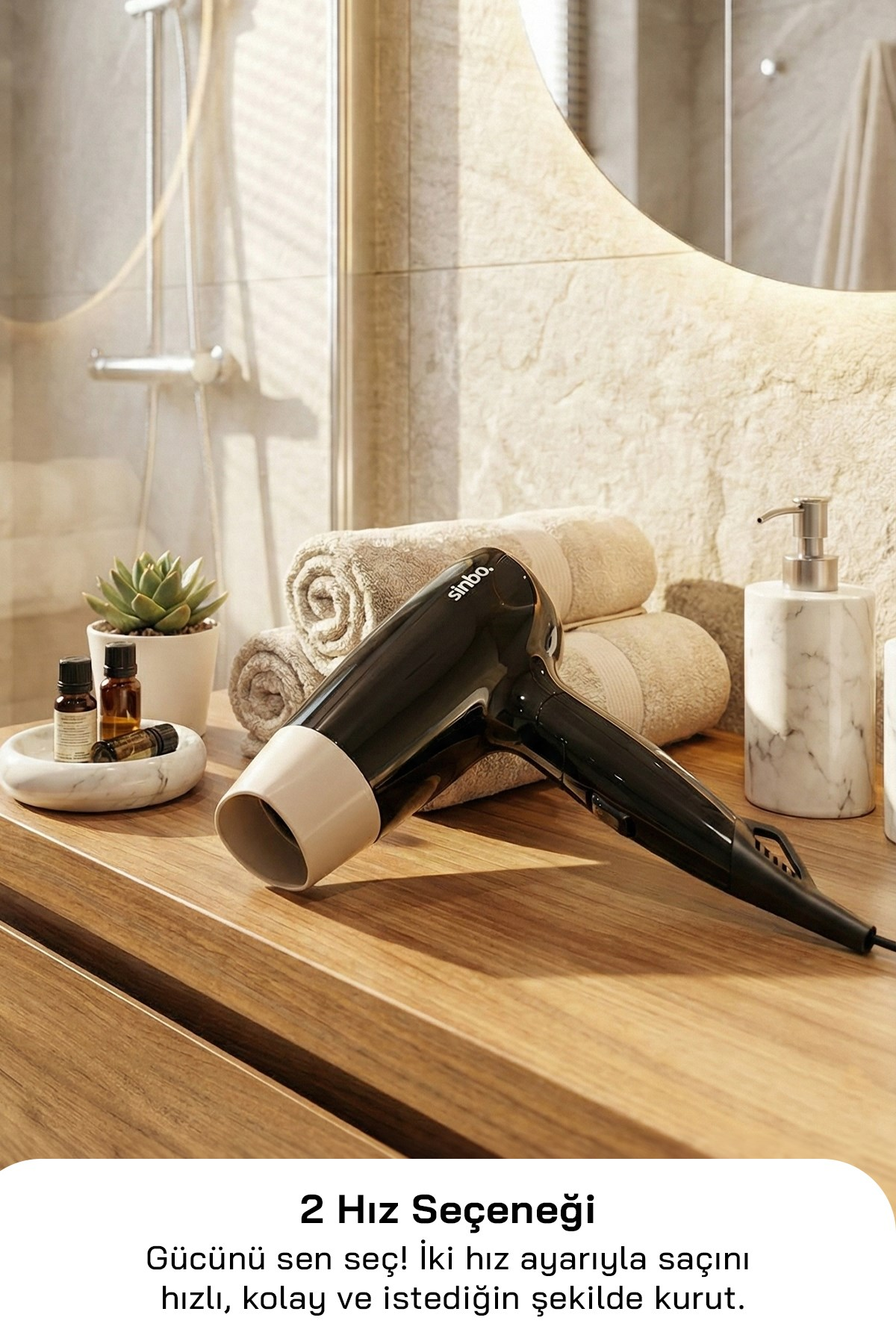 Ahşap banyo tezgahı üzerinde siyah saç kurutma makinesi, havlular, bakım ürünleri ve sukulent.