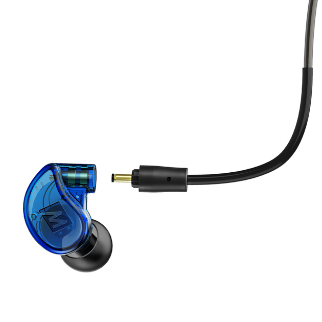 Ein blauer durchsichtiger In-Ear-Kopfhörer mit einem abgetrennten schwarzen Kabel auf weißem Hintergrund.