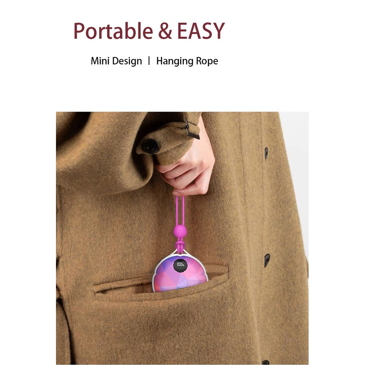 Hand hält rosa Handwärmer mit Kordel, der in einer Manteltasche steckt.
