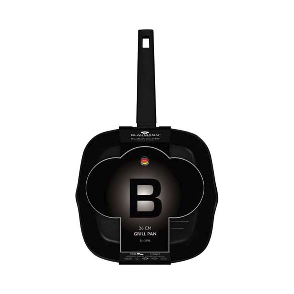 Eine schwarze 26-cm-Grillpfanne mit langem Griff und einer Banderole mit dem Buchstaben B.