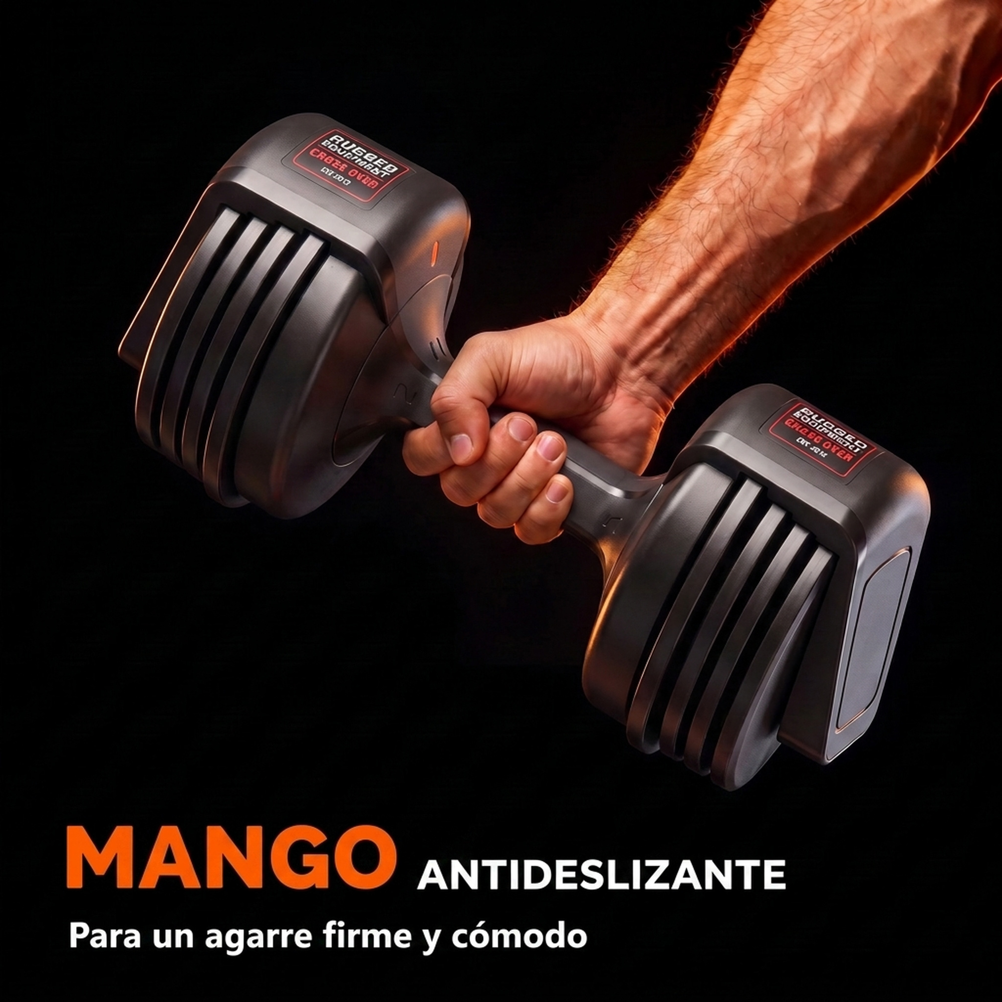Un brazo musculoso sostiene una mancuerna negra ajustable sobre fondo oscuro.