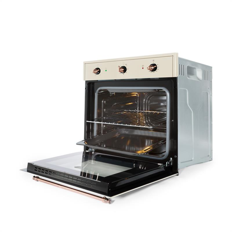 Un forno da incasso color crema e argento con lo sportello in vetro aperto, una griglia e una teglia all'interno su fondo bianco.