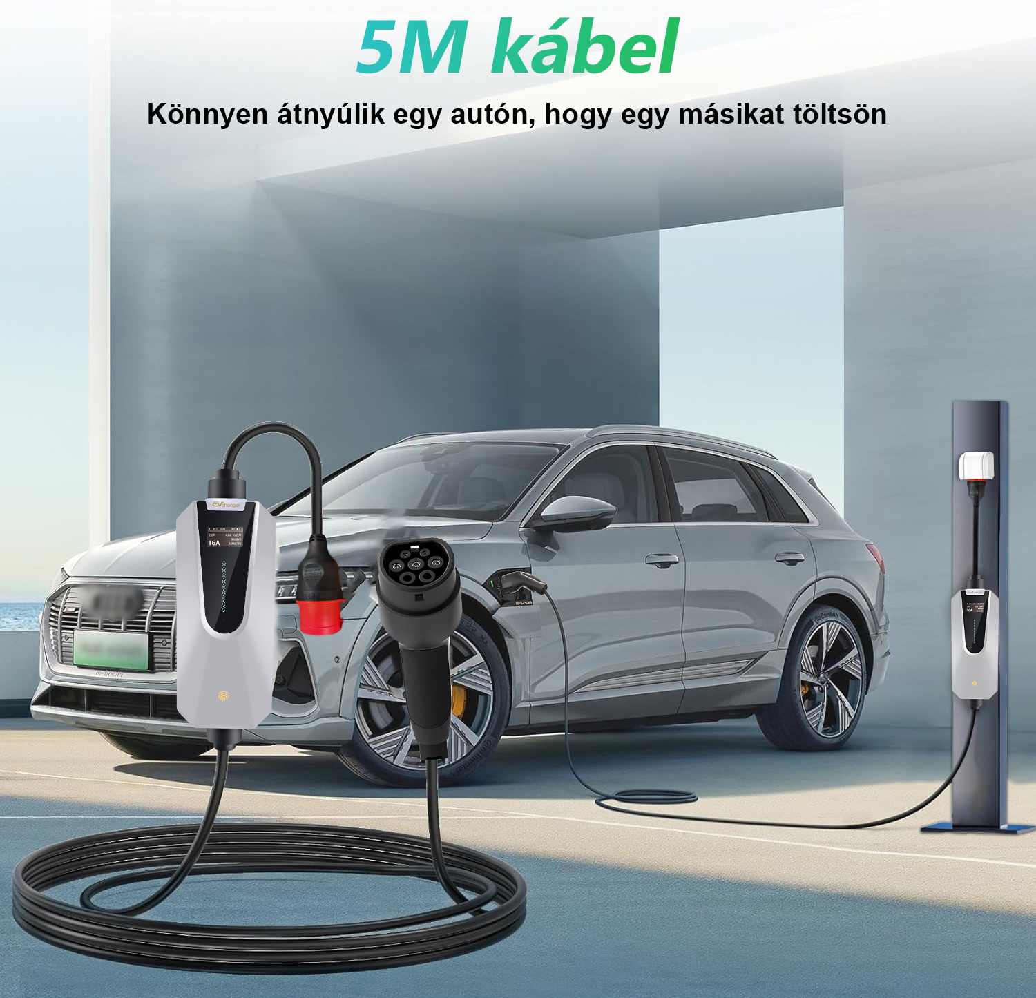 Egy ezüst elektromos autót a szabadban töltenek egy hosszú kábellel ellátott töltőállomásról.