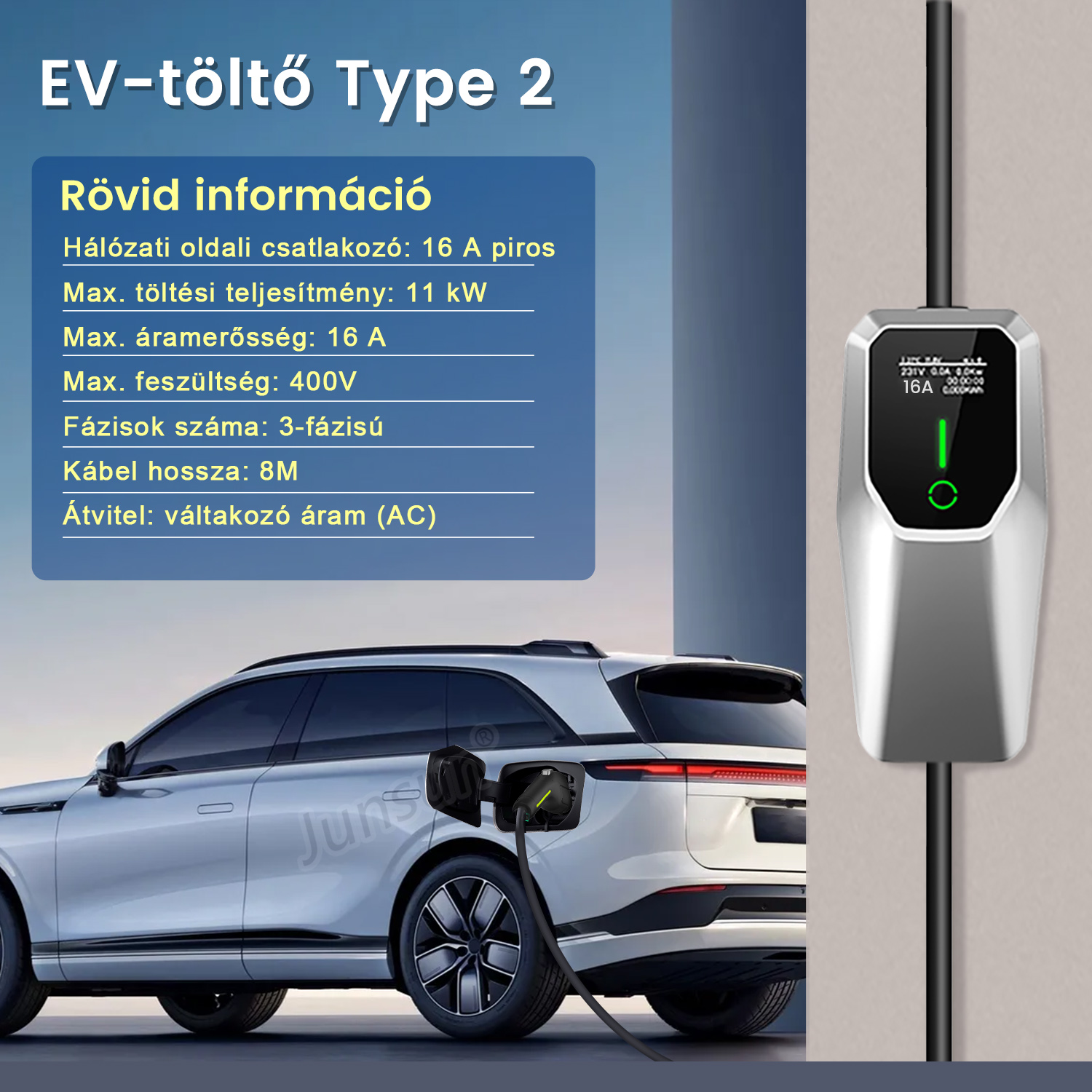 Egy ezüst színű elektromos autó-töltő csatlakozik egy fehér autóhoz, balra magyar információs szöveggel.