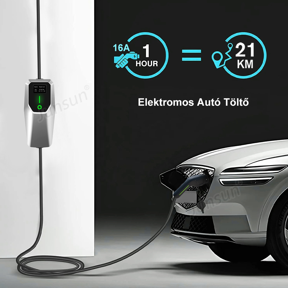 Egy fehér elektromos autó fali töltőre csatlakozva, töltési időt és hatótávot mutató ábrával.