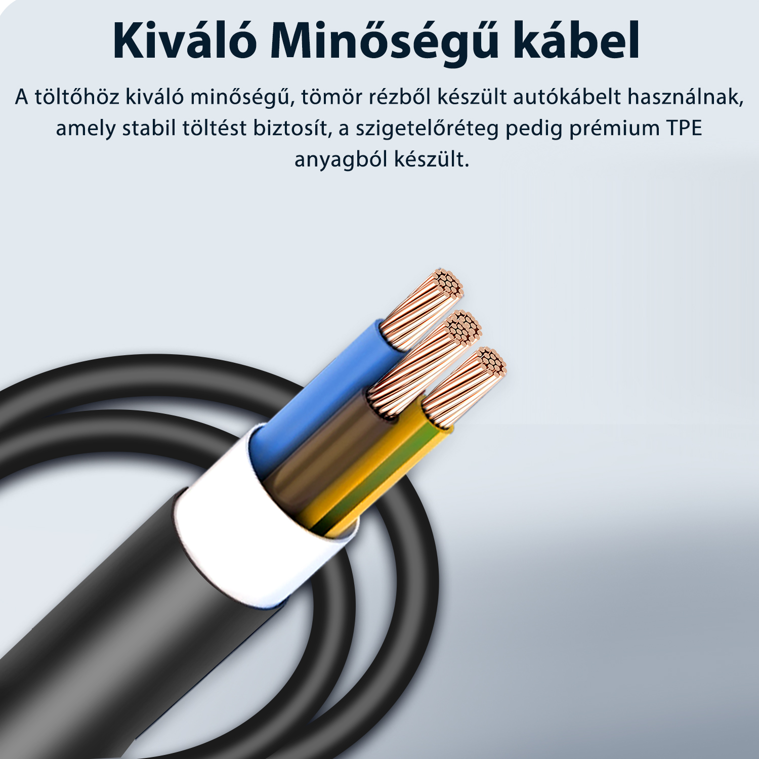 Többerű tápkábel látható rézvezetékekkel, valamint kék, barna és sárga-zöld szigeteléssel.