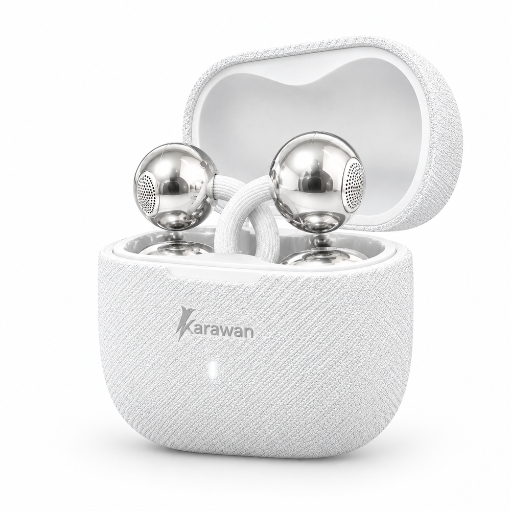 Estuche de carga blanco texturizado abierto, que revela dos auriculares cromados esféricos con cables blancos.