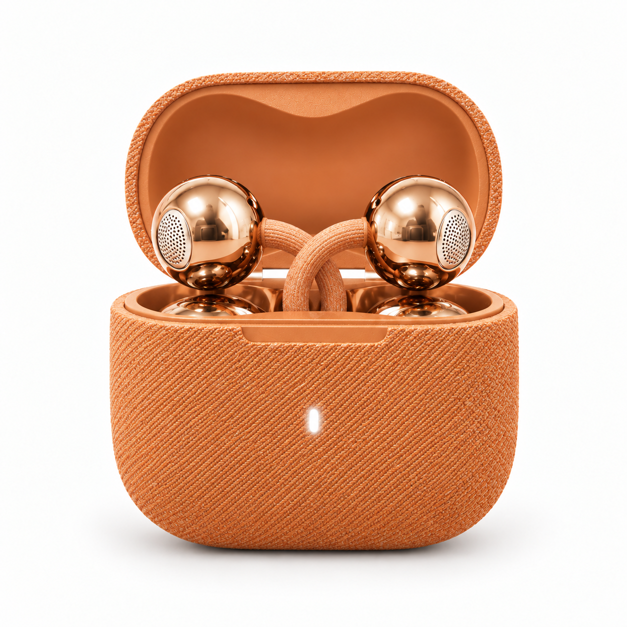 Auriculares de color cobre dentro de un estuche de carga naranja texturizado.