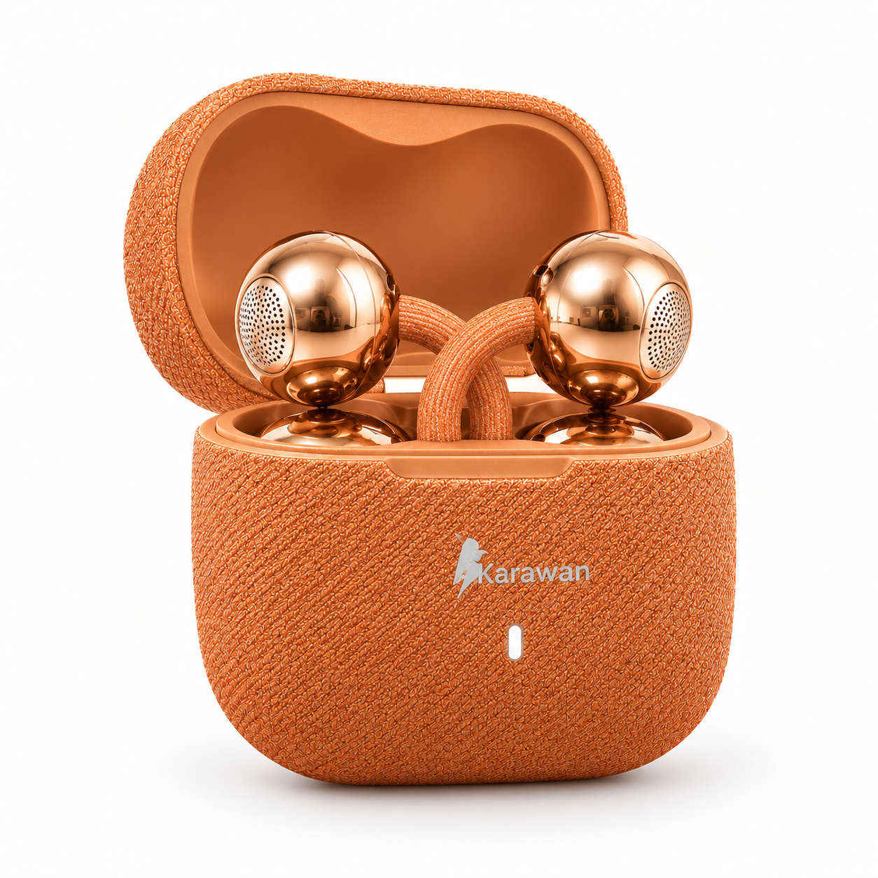 Auriculares brillantes, esféricos y de color cobre dentro de un estuche de carga naranja con textura.