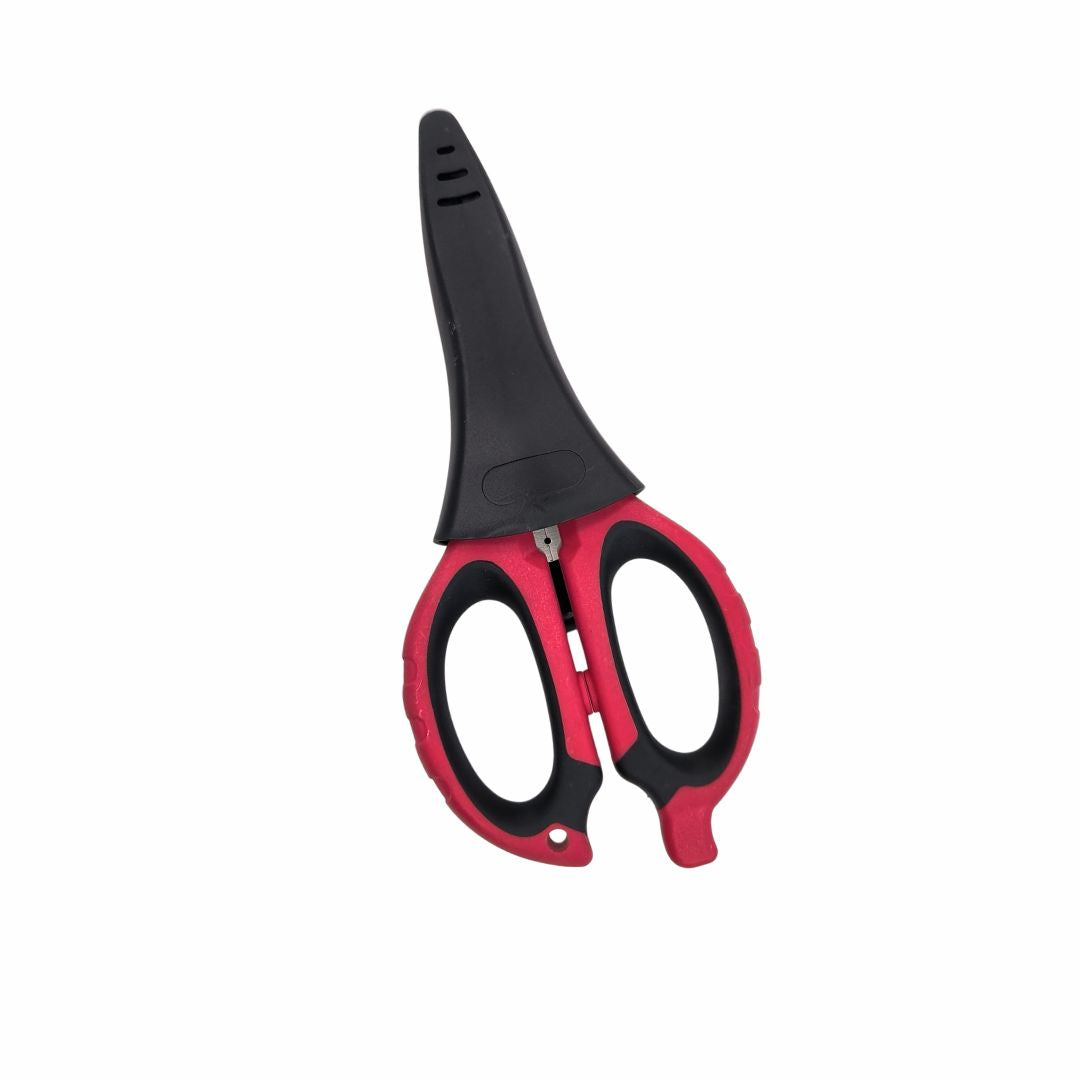 Tijeras de cocina rosas y negras con funda protectora sobre fondo blanco.
