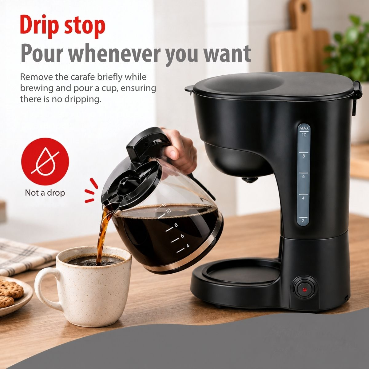 Cafetière noire versant du café dans une tasse, avec du texte sur la fonction anti-goutte.