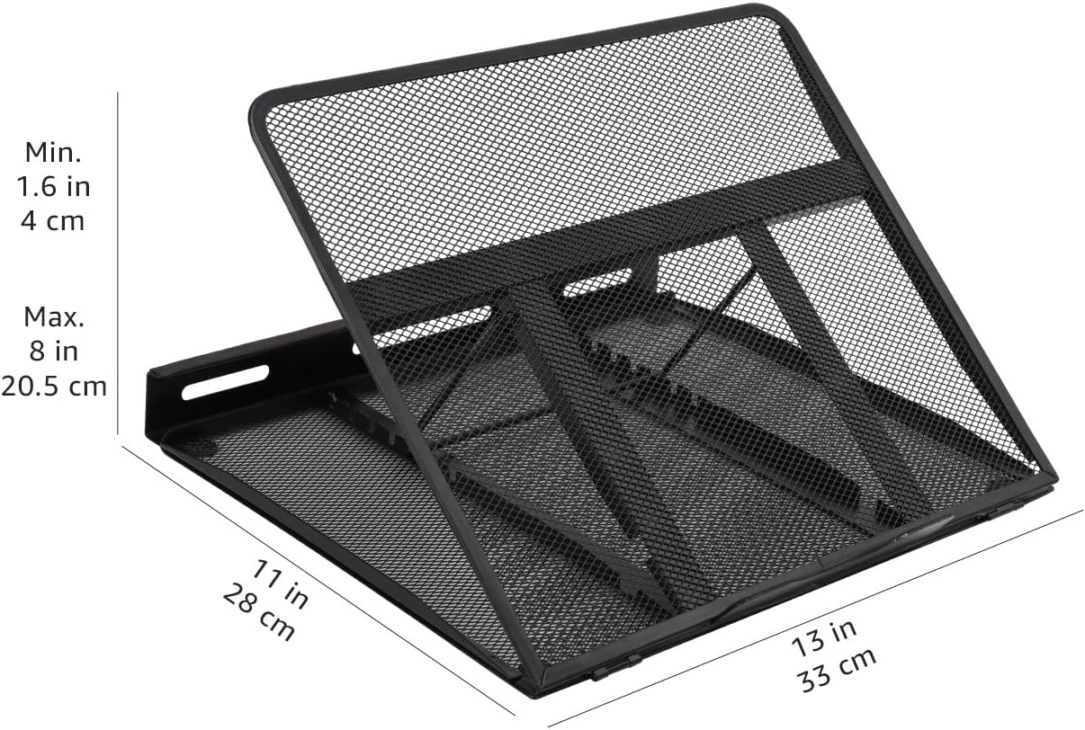 Ein schwarzer Laptop-Ständer aus Metallgitter mit verstellbarer Höhe und Abmessungen in Zoll und Zentimetern.