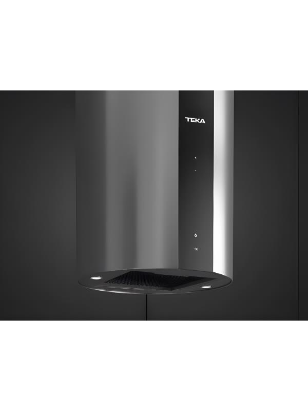 Moderna campana extractora cilíndrica de acero inoxidable con panel de control negro sobre fondo oscuro.