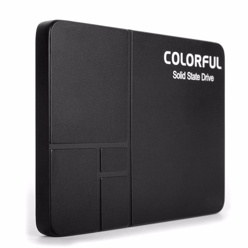 Beyaz arka planda "COLORFUL Solid State Drive" yazısı bulunan siyah bir katı hal sürücüsü.