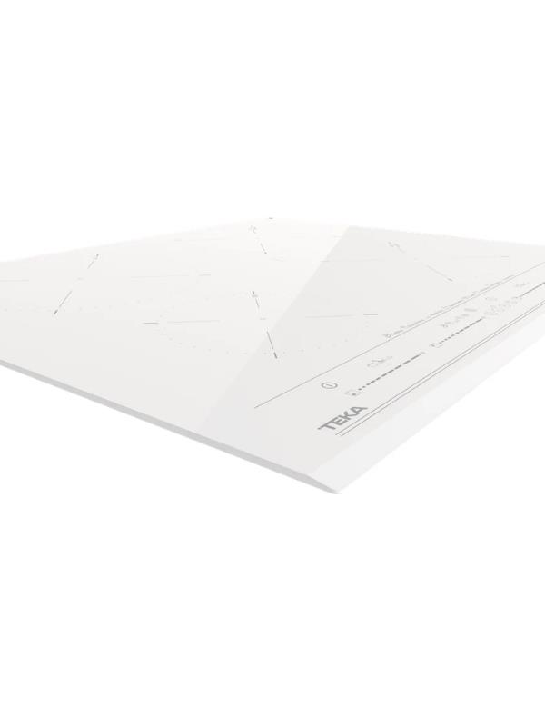 Una placa de inducción de vitrocerámica blanca con controles táctiles y el logotipo de Teka sobre fondo blanco.