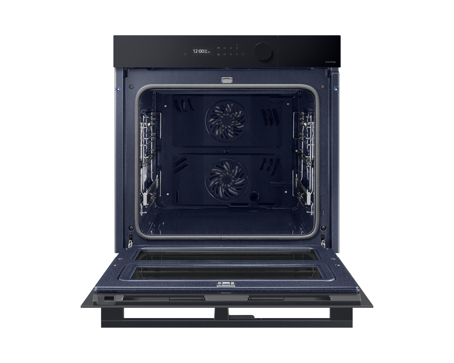 Un forno aperto blu scuro con due ventole, griglie e un orologio digitale che mostra le 12:00.