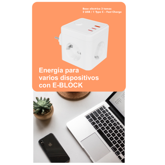 Cubo de enchufe blanco sobre fondo naranja, abajo un escritorio con portátil, teléfono móvil y planta suculenta.