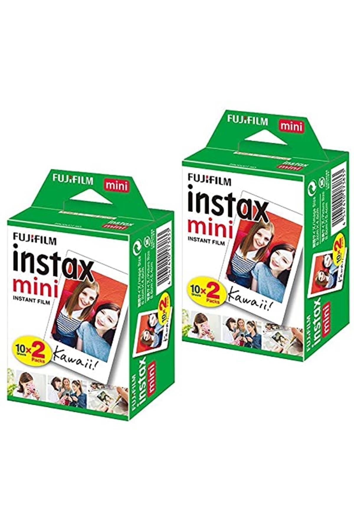 Genç kadınların fotoğraflarını gösteren iki yeşil ve beyaz Fujifilm Instax Mini film kutusu.