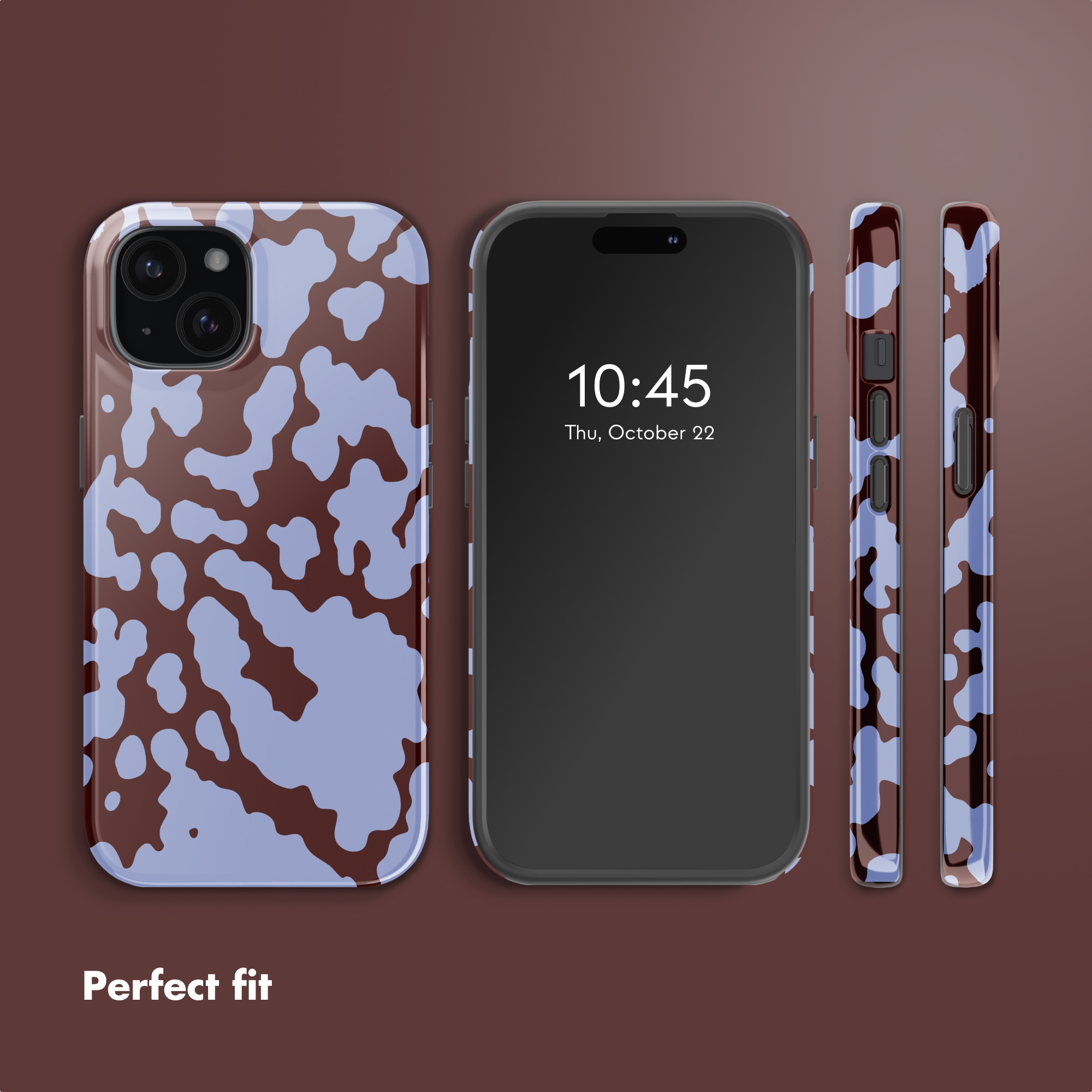 Vier aanzichten van een smartphone met bruin-lichtblauwe koeienprint case op een bruine achtergrond, tekst 'Perfect fit'.