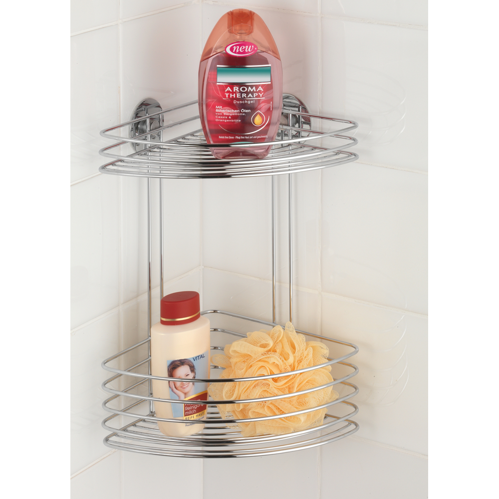 Zweistöckiges Duschregal aus Chrom mit Duschgel und Badeschwamm in einer gefliesten Ecke.