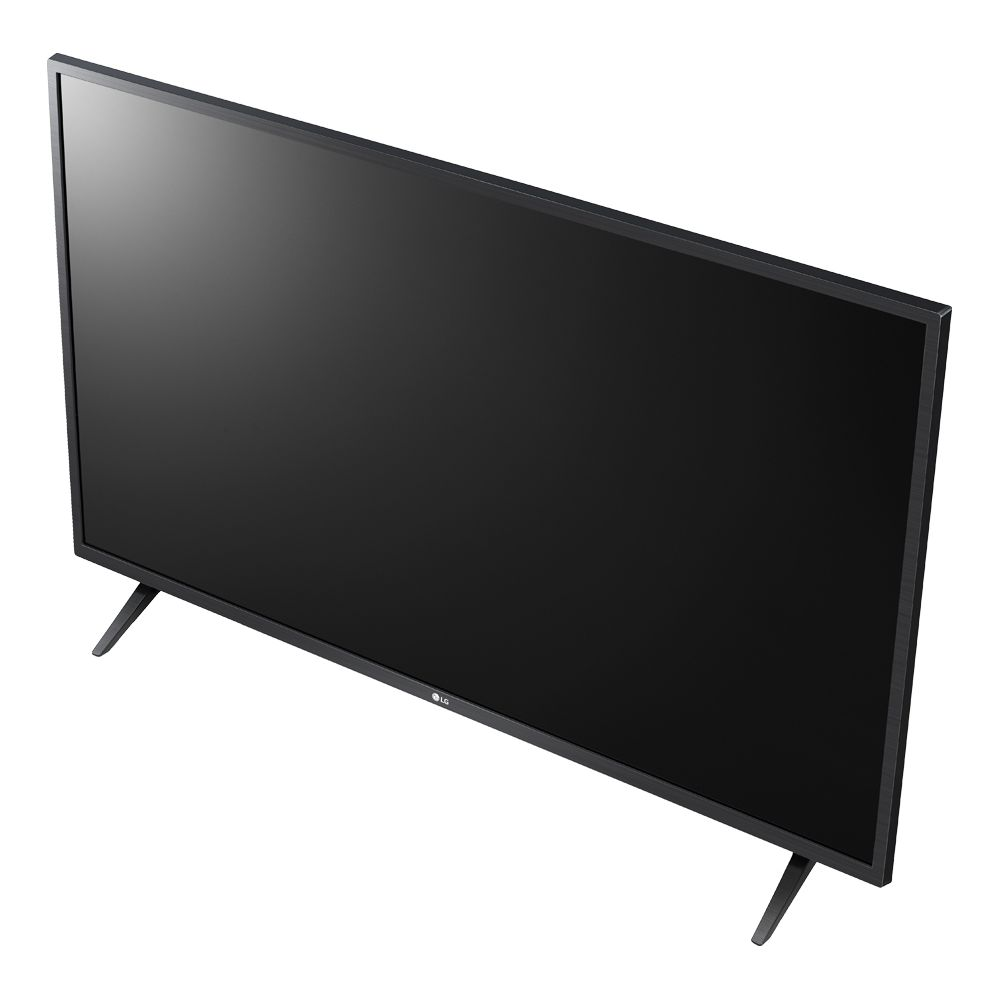 Una TV LG nera con bordi sottili e due piedini a V è vista dall'alto su sfondo bianco.