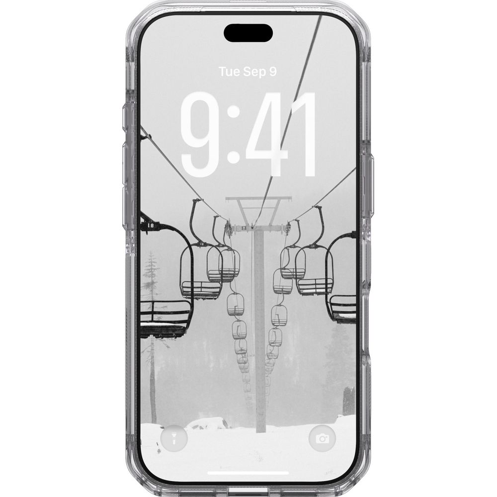 Ein Smartphone in Schutzhülle zeigt auf dem Display einen Sessellift im Winter.