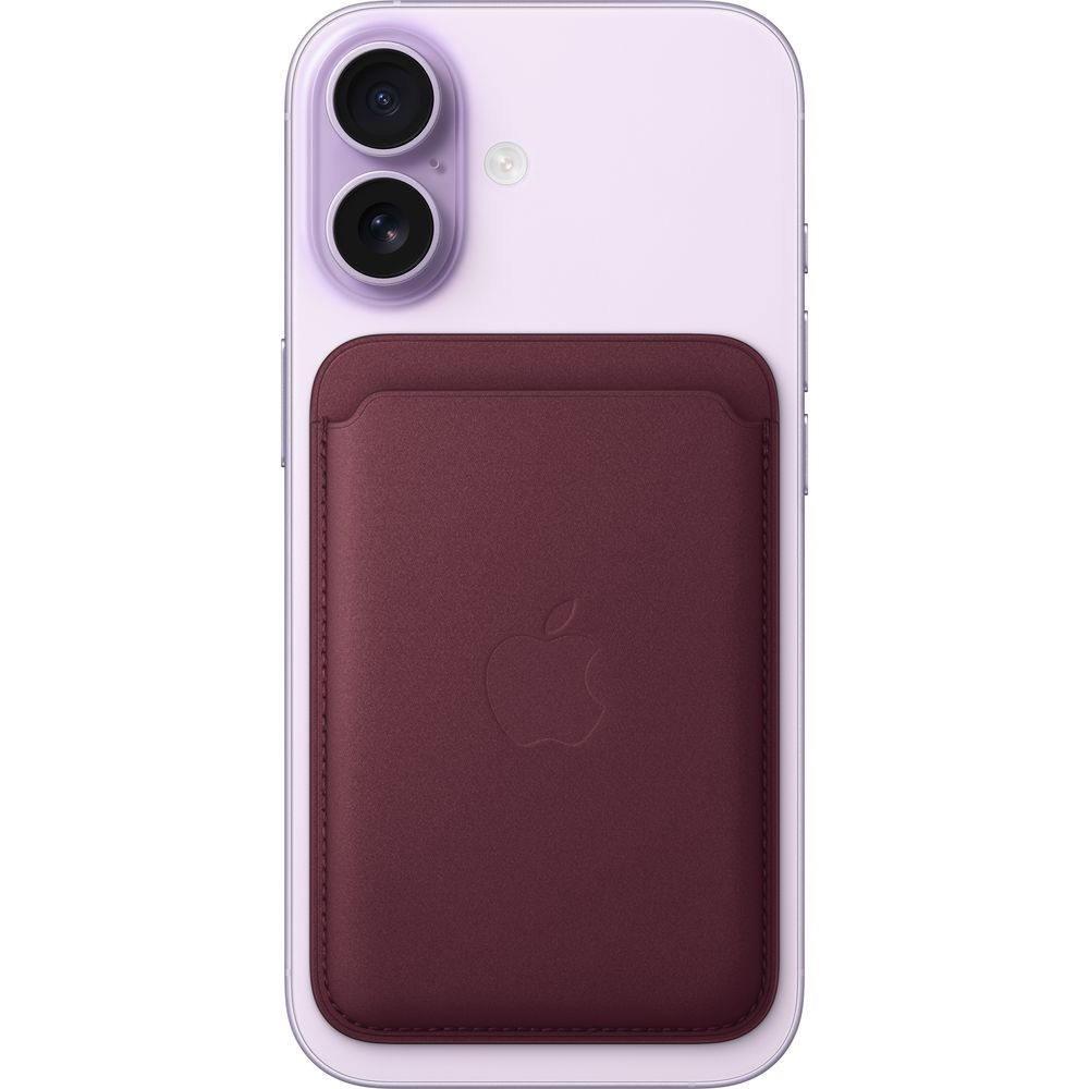 Parte trasera de un smartphone violeta claro con cámaras duales verticales y una cartera magnética de cuero granate.