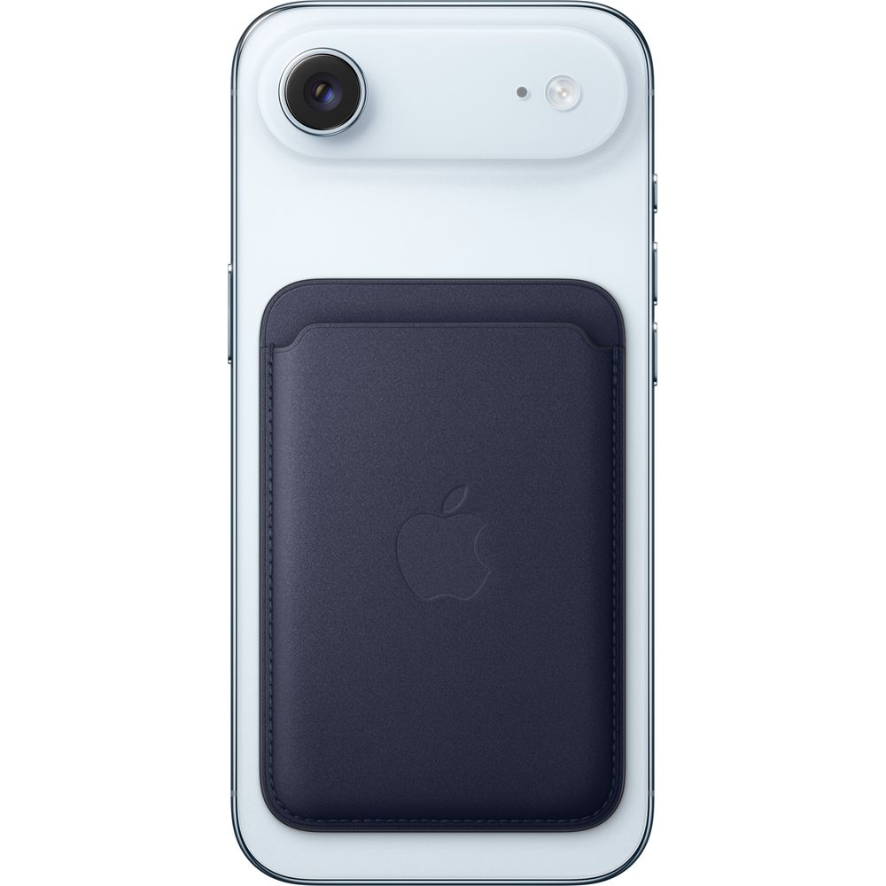Parte trasera de un smartphone blanco con tarjetero de cuero azul oscuro magnético y logo de Apple.