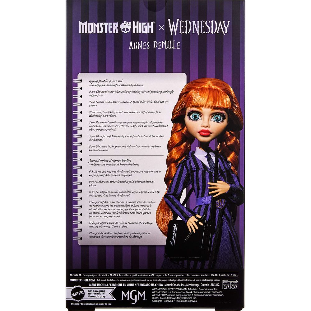 Embalaje de muñeca Monster High x Wednesday Agnes Demille con texto y gráficos púrpuras.