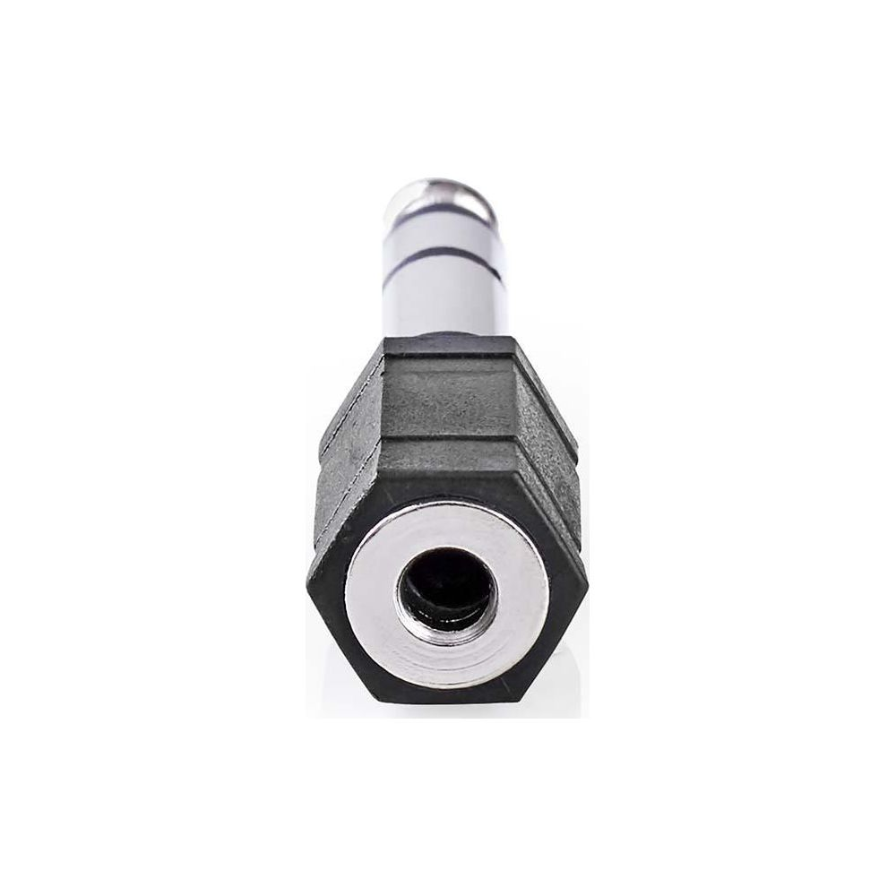 Ein schwarzer Audio-Adapter mit einem silbernen Klinkenstecker vorne und einer Buchse hinten auf weissem Grund.