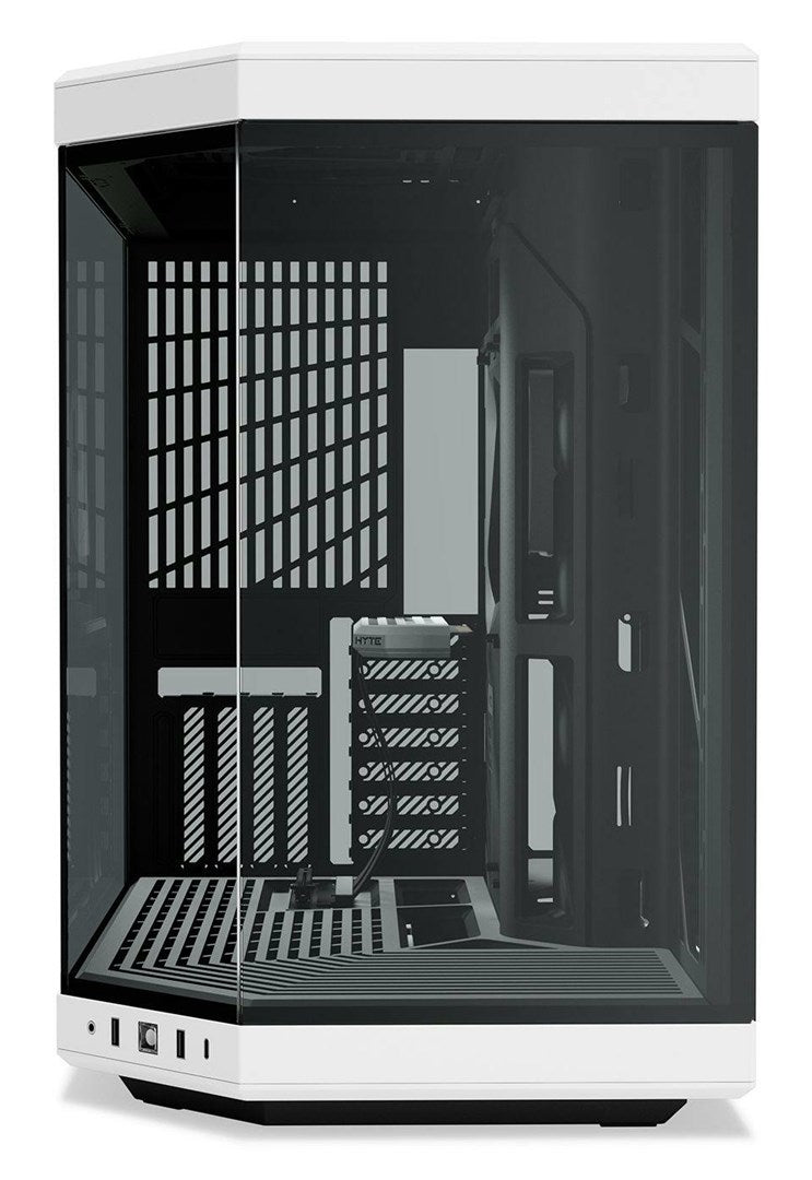 Ein modernes weiß-schwarzes PC-Gehäuse mit transparenten Glasscheiben, die die internen Komponenten zeigen.
