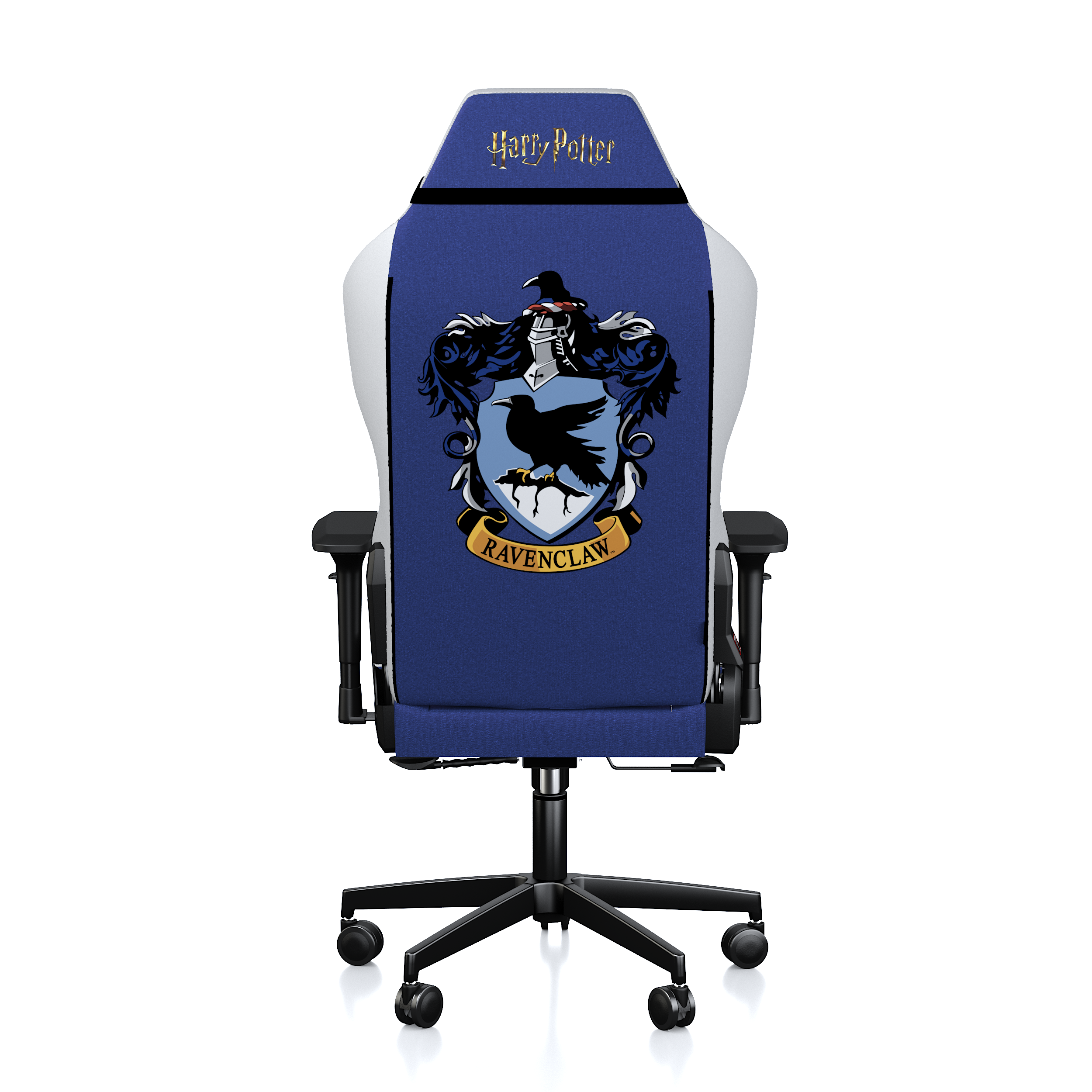 Beyaz arka planda Ravenclaw arması ve Harry Potter logosu olan mavi-beyaz oyuncu koltuğunun arka görünümü.