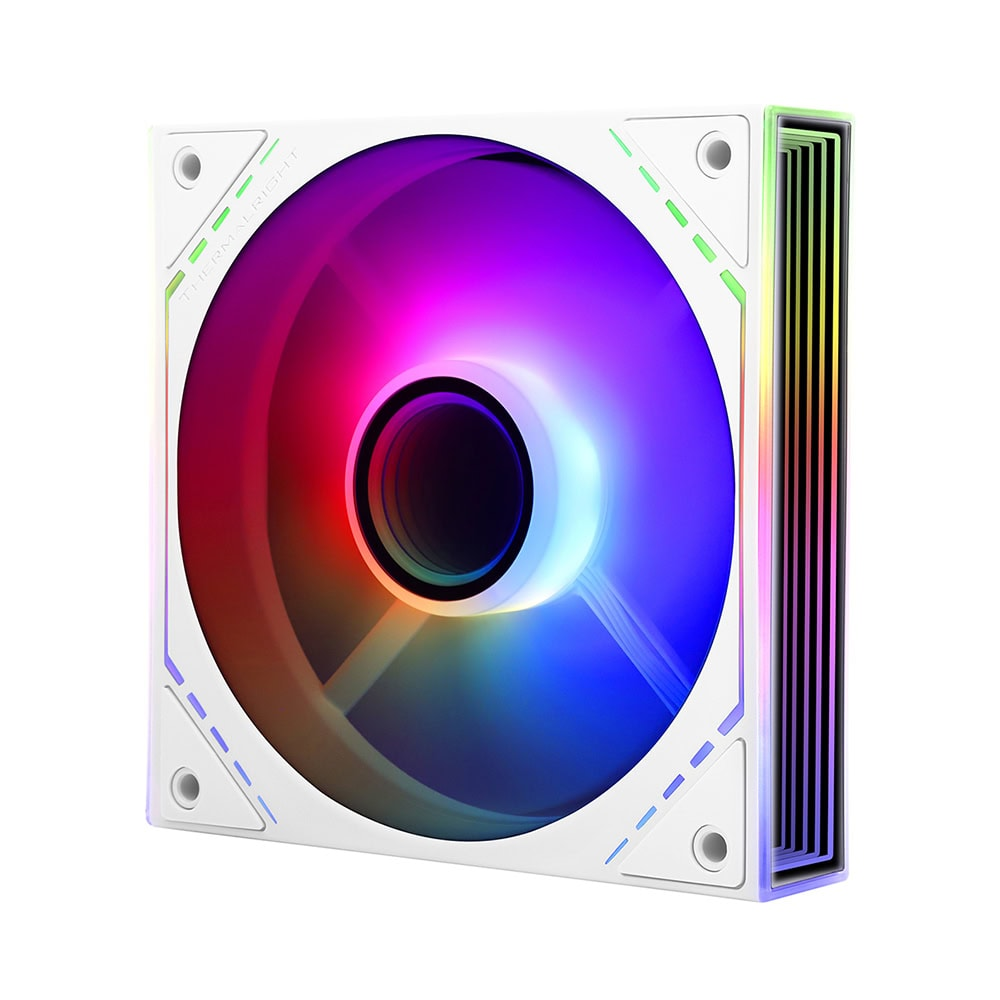 Kanatlarında ve çerçevesinde canlı RGB aydınlatma bulunan beyaz bilgisayar soğutma fanı, beyaz arka plan üzerinde.