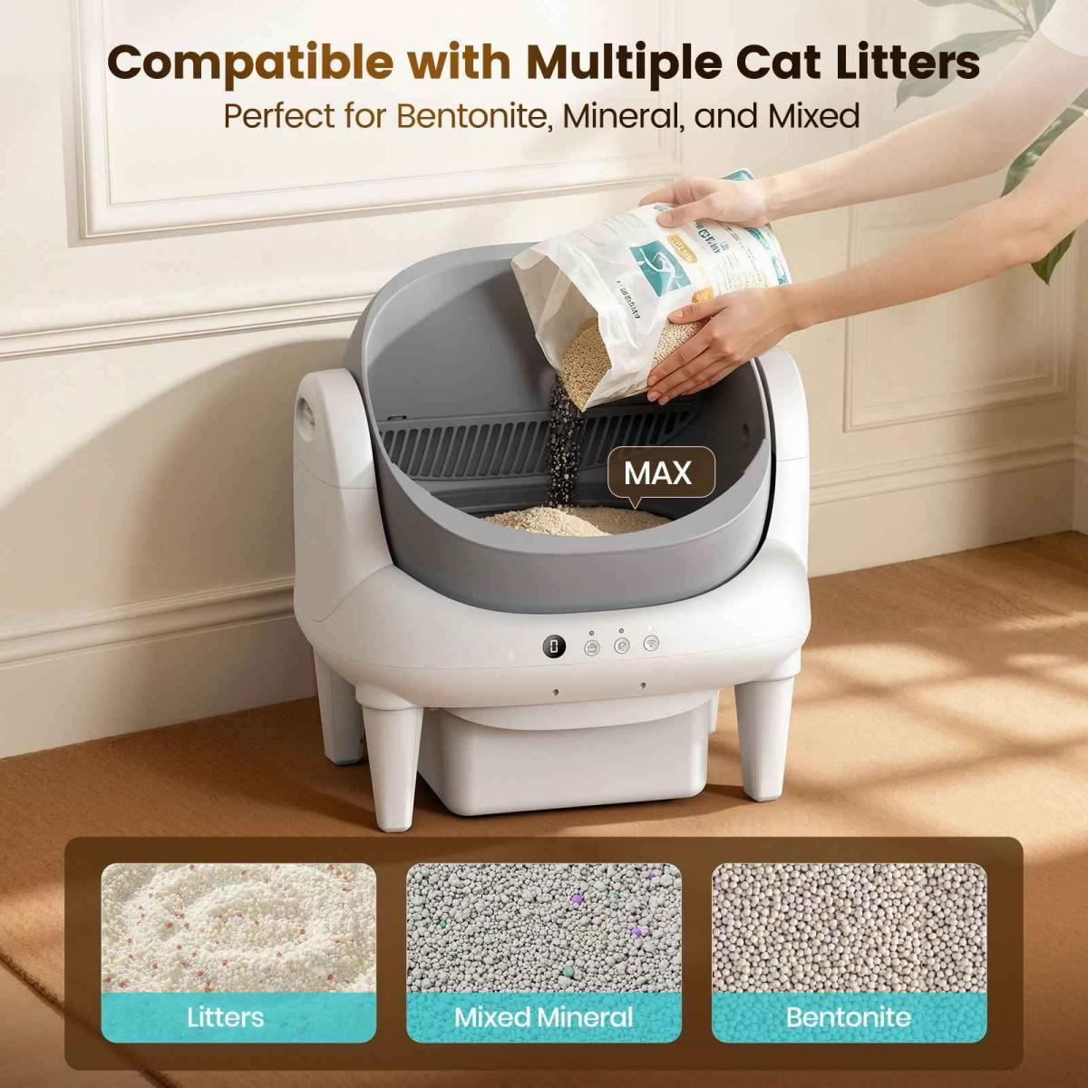 Eine Person gießt Katzenstreu in eine moderne, weiß-graue automatische Katzentoilette.