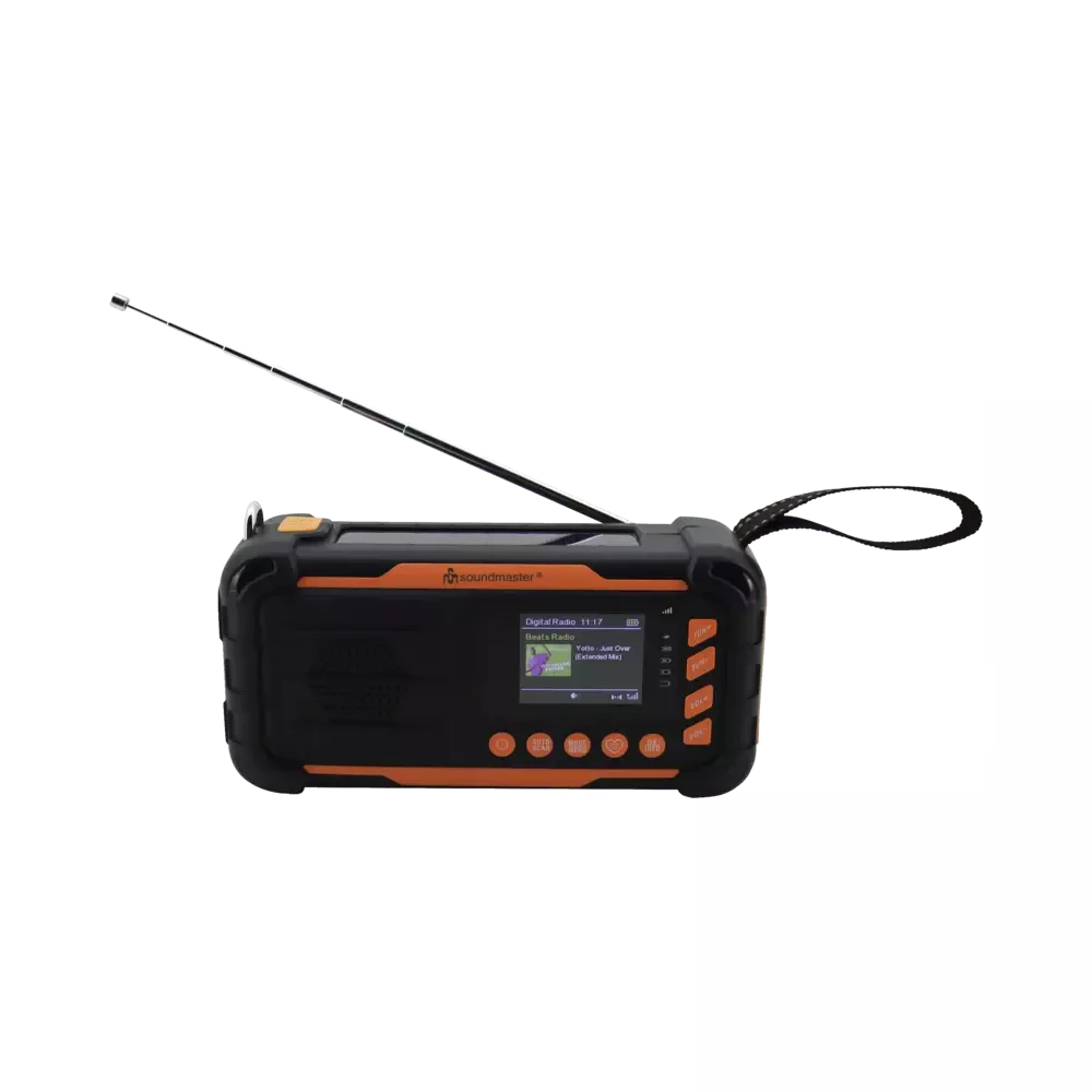 Ein schwarz-oranges Soundmaster Radio mit langer ausziehbarer Antenne und Display auf schwarzem Hintergrund.