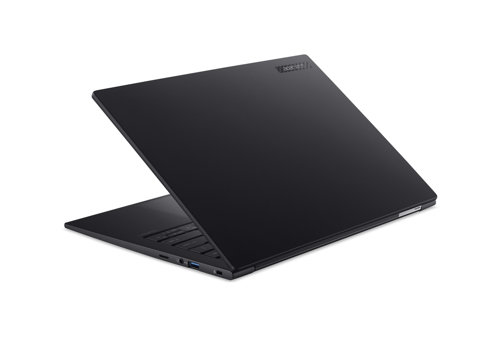 Un laptop nero chiuso visto di lato su sfondo bianco.