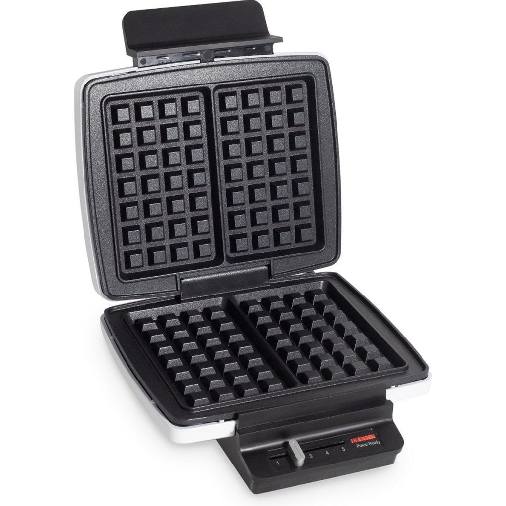 Una piastra per waffle aperta bianca con griglie nere antiaderenti e un controllo della temperatura.