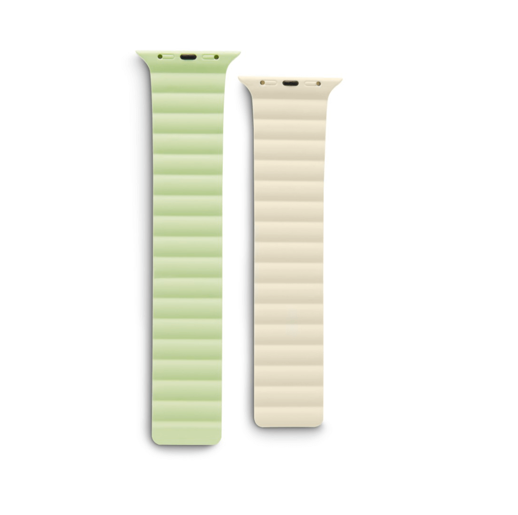 Zwei gerippte Silikon-Uhrenarmbänder in Hellgrün und Beige liegen nebeneinander.