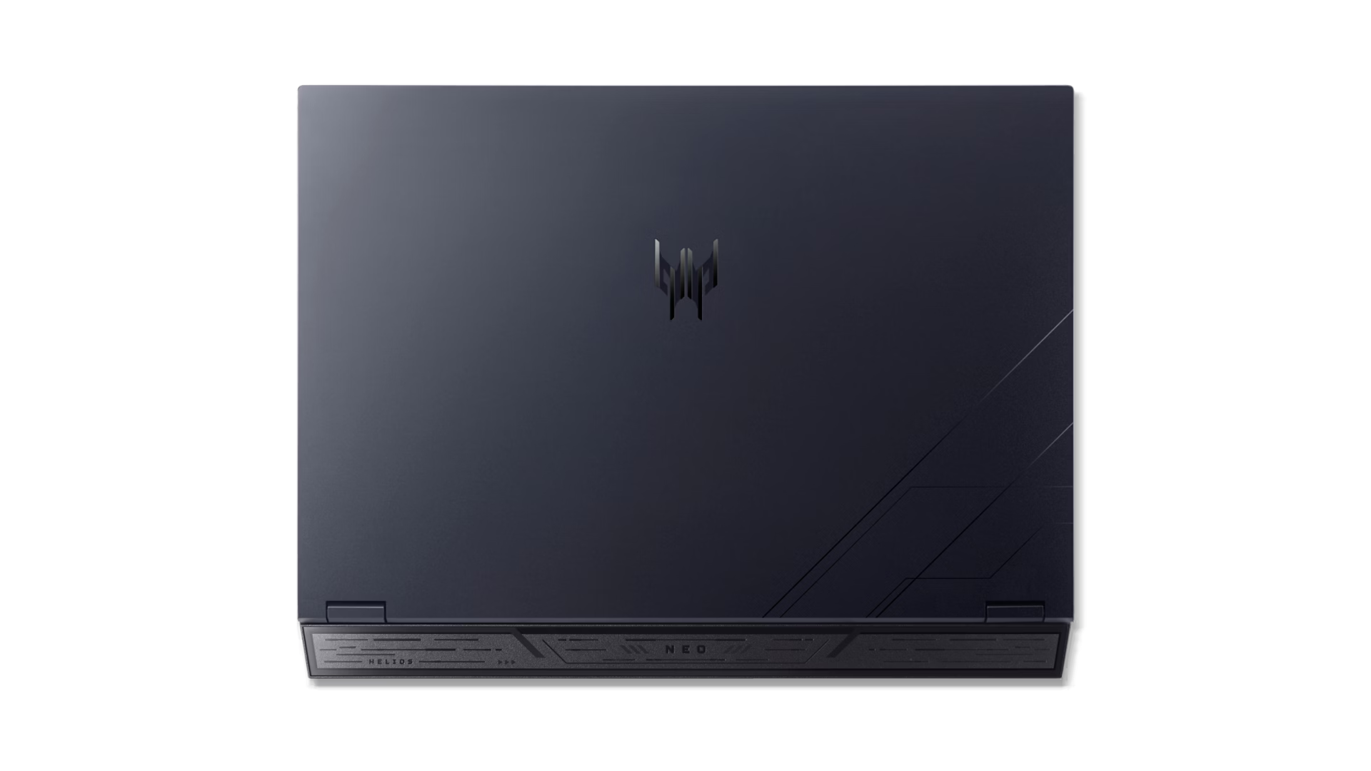 Laptop blu scuro chiuso con logo metallico sul coperchio e linee geometriche.