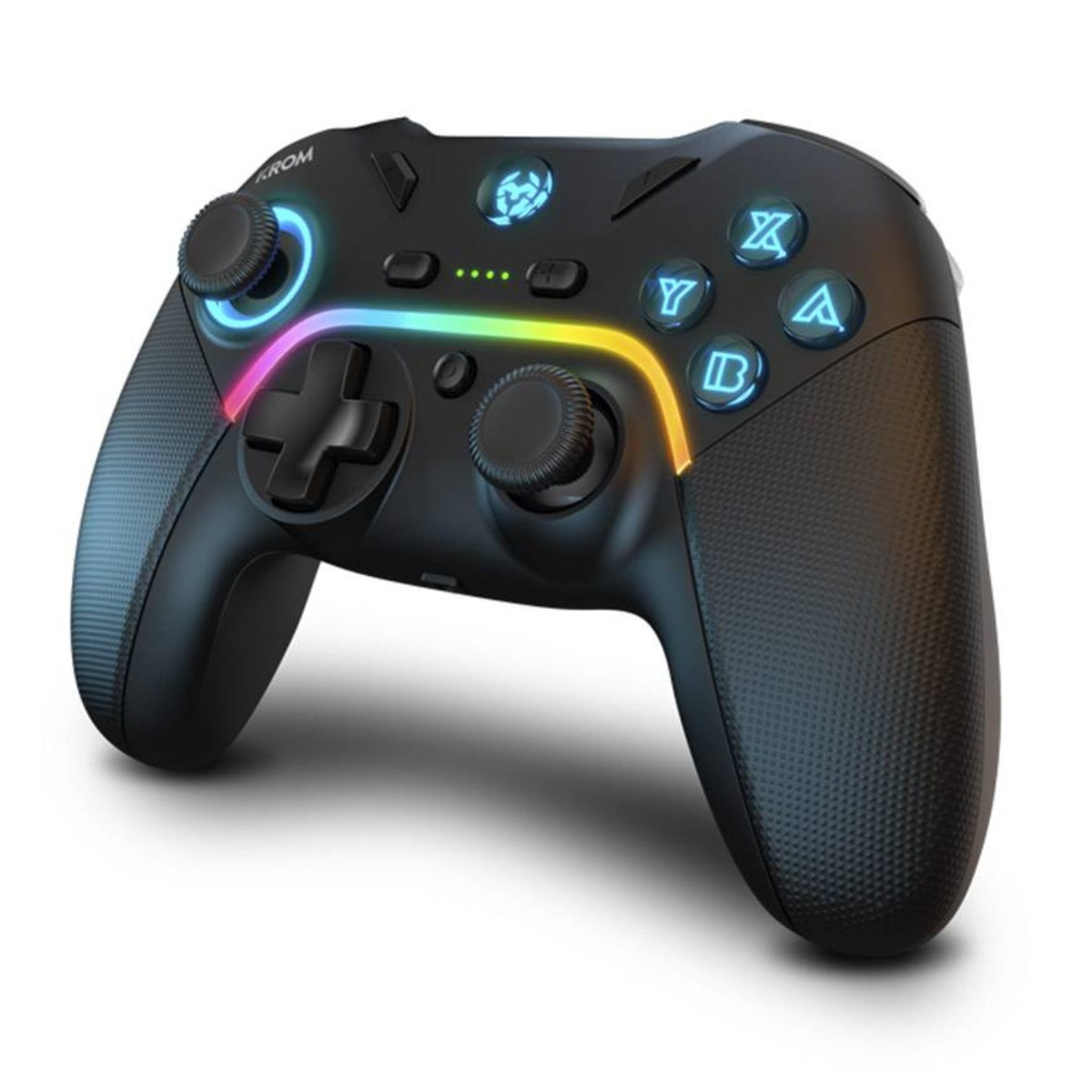 Un mando de juego negro con luces LED de colores en los joysticks y botones, aislado sobre fondo blanco.